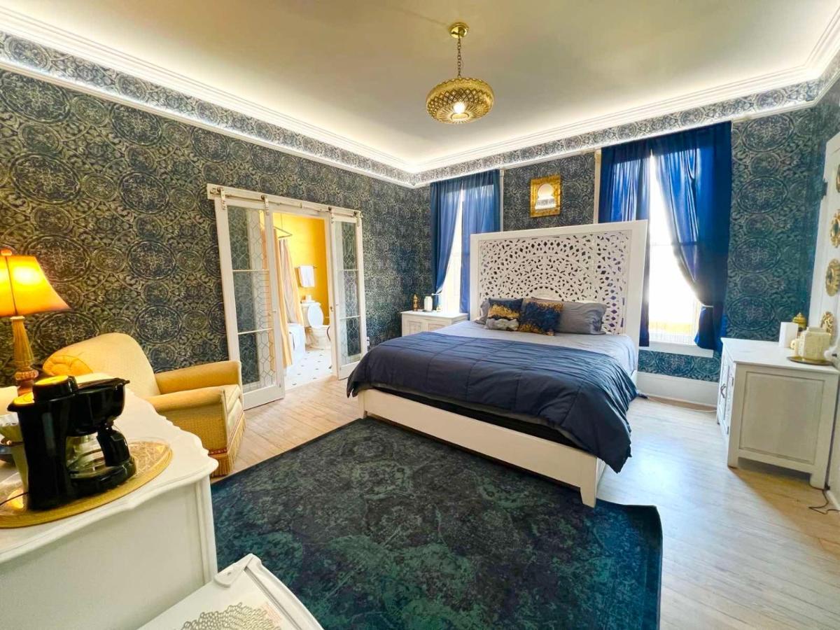 Bed and breakfast 1001 Nights Historic Adults Only